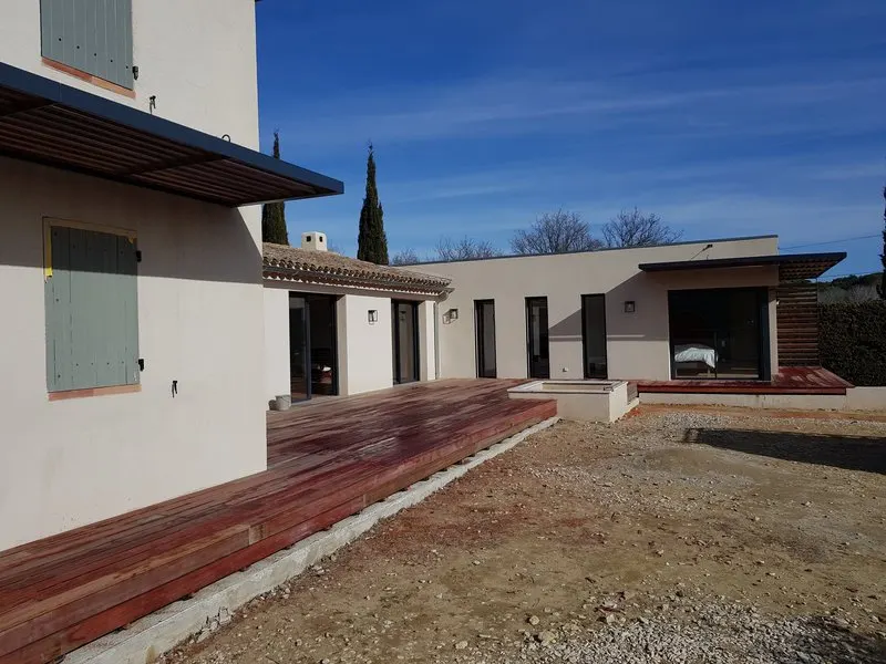 Terrasse bois autour de la maison